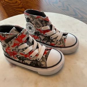 EUC LIKE NEW Converse toddler size 6 high tops